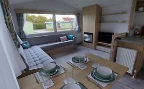 Woofles Luxury Caravan At Knaresborough Lido